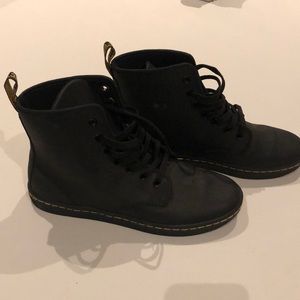 Dr. Martens “Shoreditch” canvas women’s size 8
